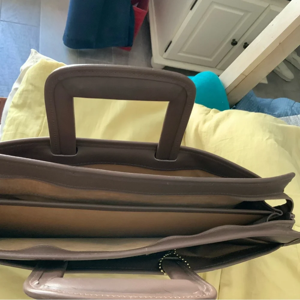 Vintage Mark Charles Briefcase w/collapsing handles dark taupe color